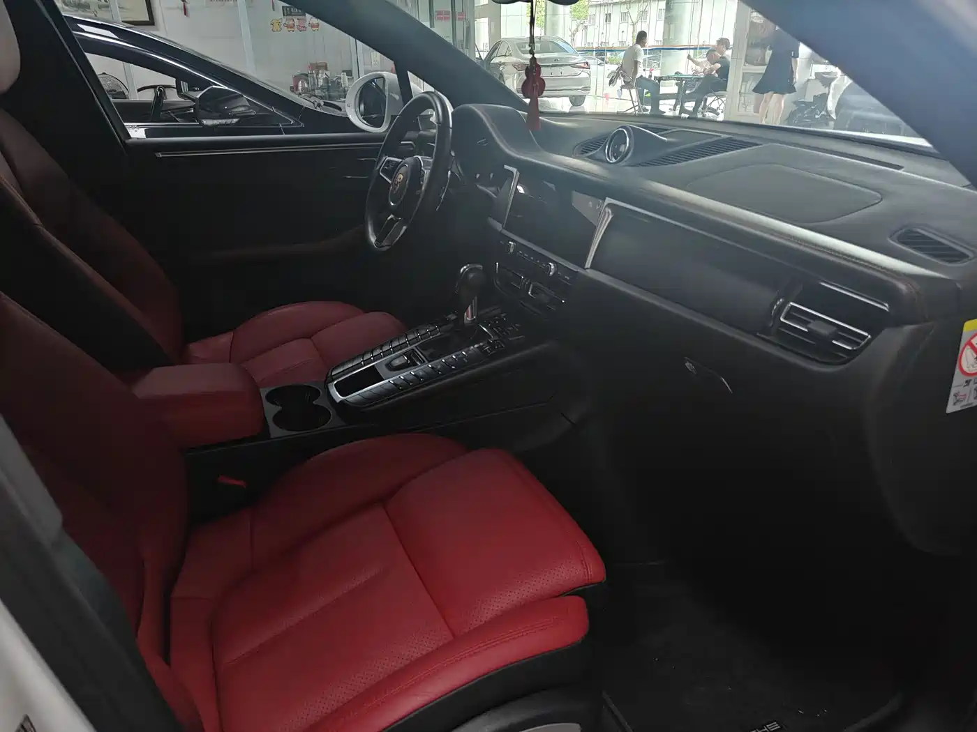Porsche Macan 2018 Macan 2.0T фото 12
