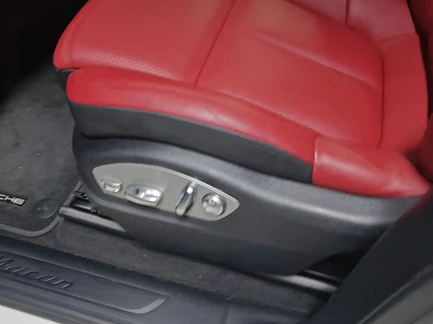 Porsche Macan 2018 Macan 2.0T фото 17