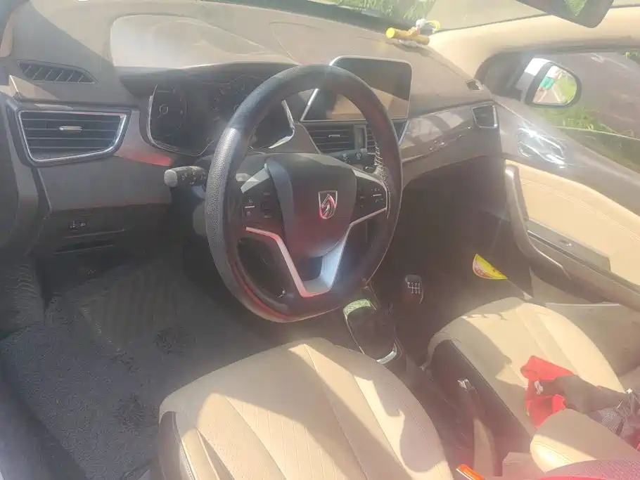 Baojun 310W 2017 2017 1.5L Manual Fashion Edition (China V)