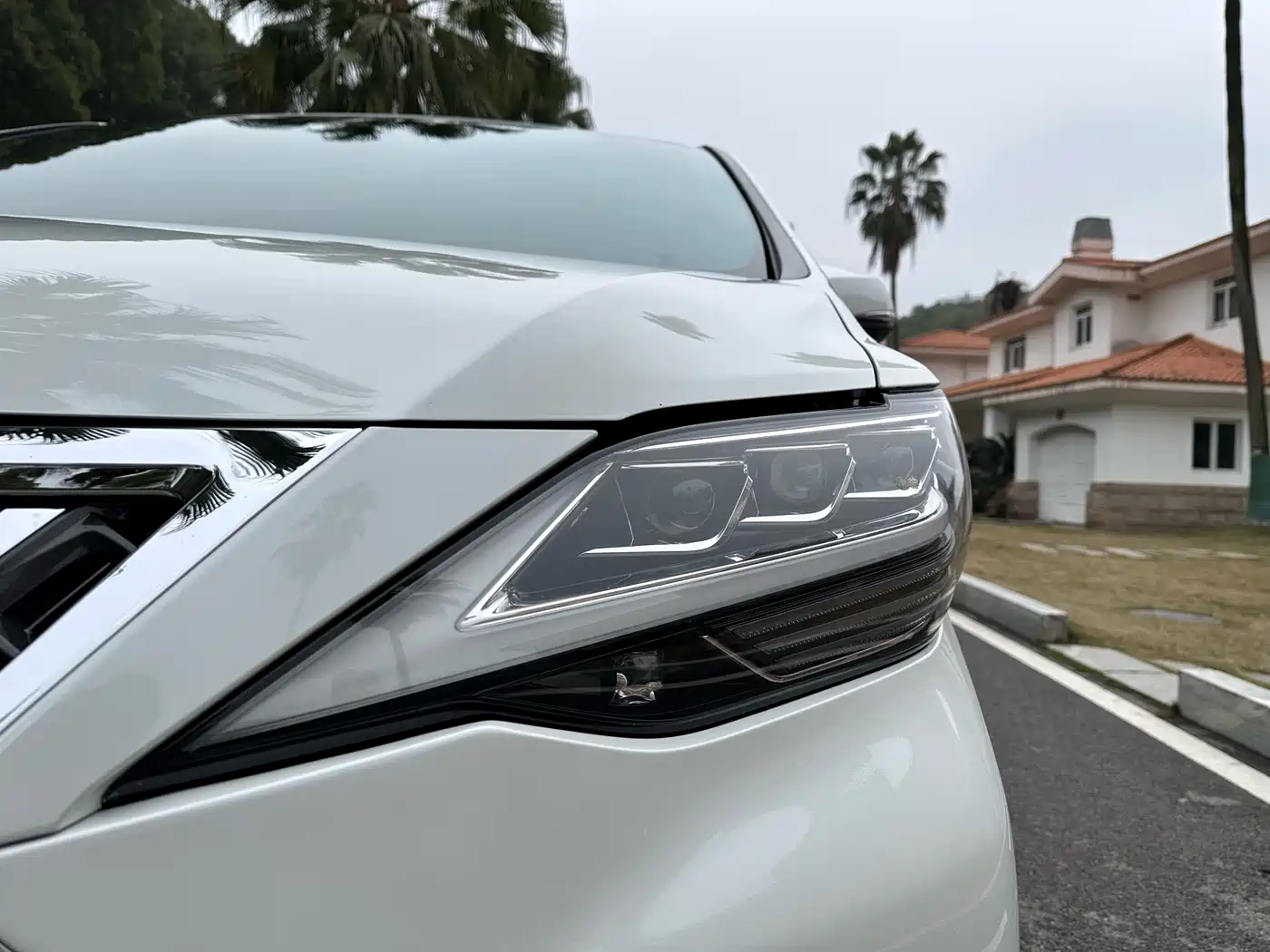 Lexus LM 2020 300h Seven-Seater Elegance Edition фото 26