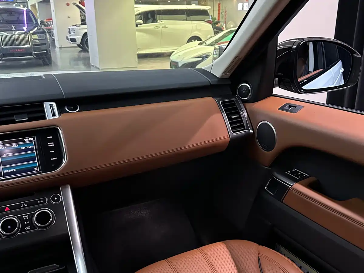 Фото 20 - Land Rover Range Rover Sport