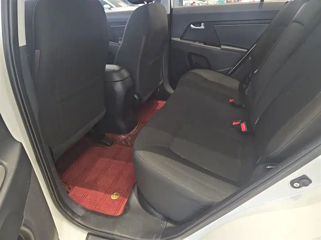 Kia Sportage 2016 2.0L Manual 2WD GL фото 11