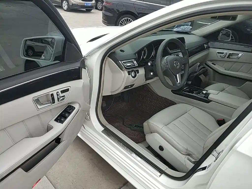Mercedes-Benz E-Class 2014 E 300 L Sport фото 16