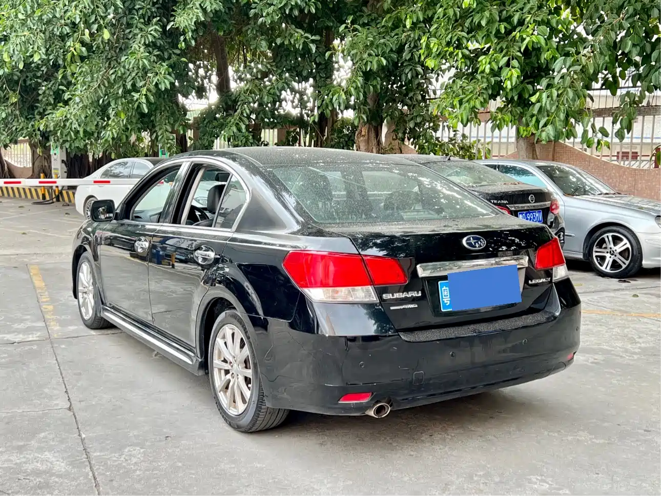 Subaru Legacy 2010 Model 2.5i Luxury Edition фото 3