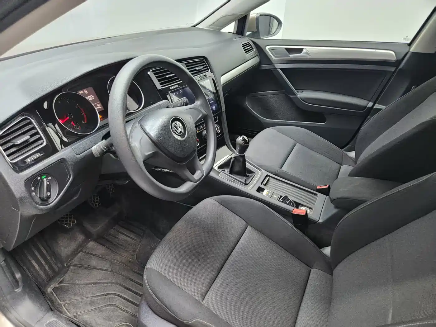 Фото 5 - Volkswagen Golf