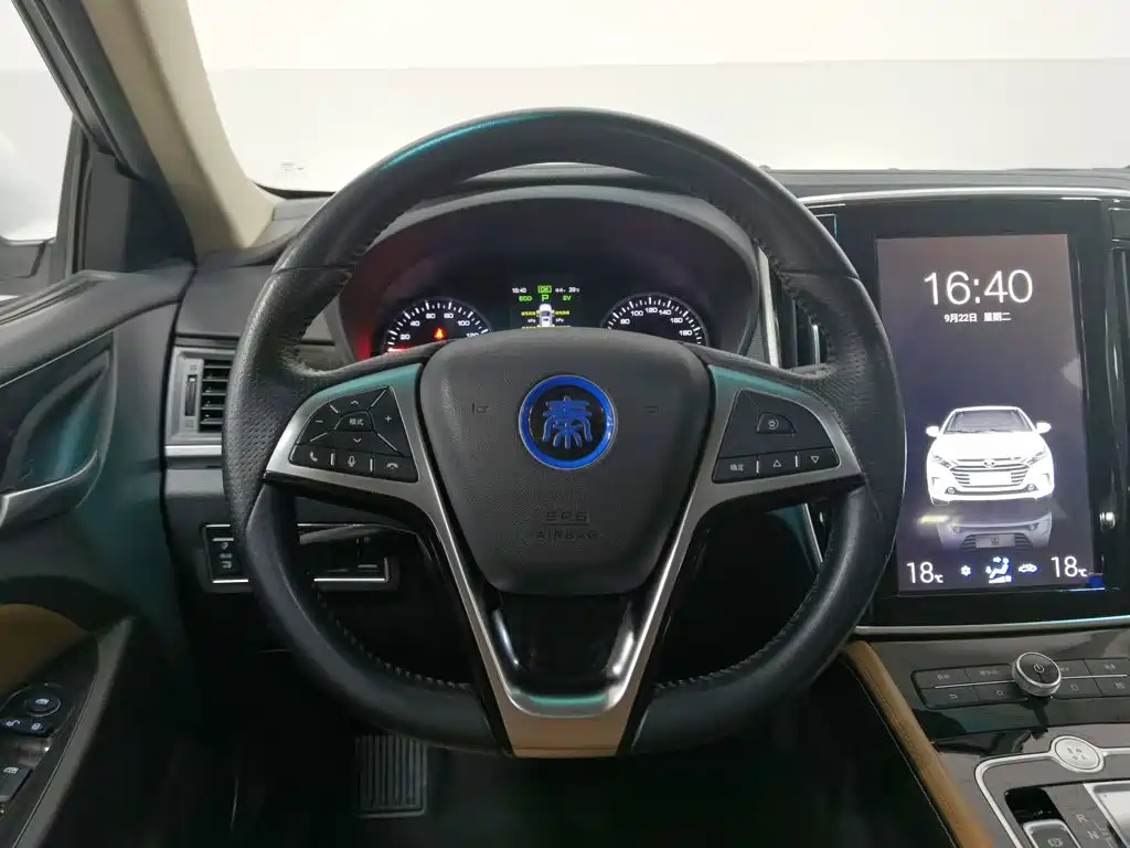 صورة 11 - BYD Qin New Energy