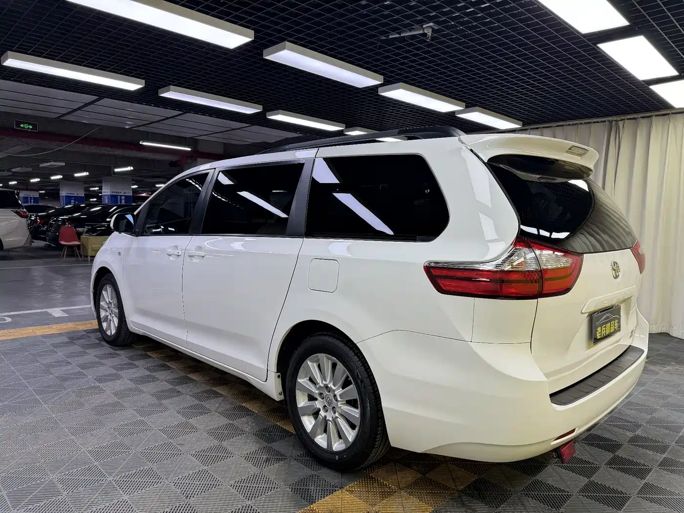 Toyota Sienna 2015 3.5L 4WD L фото 6
