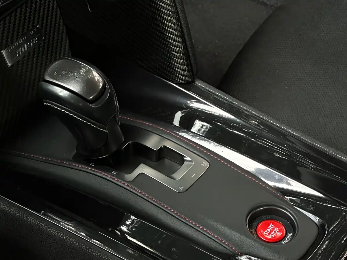 Nissan GT-R 2014 3.8T Premium Edition Black Interior фото 7