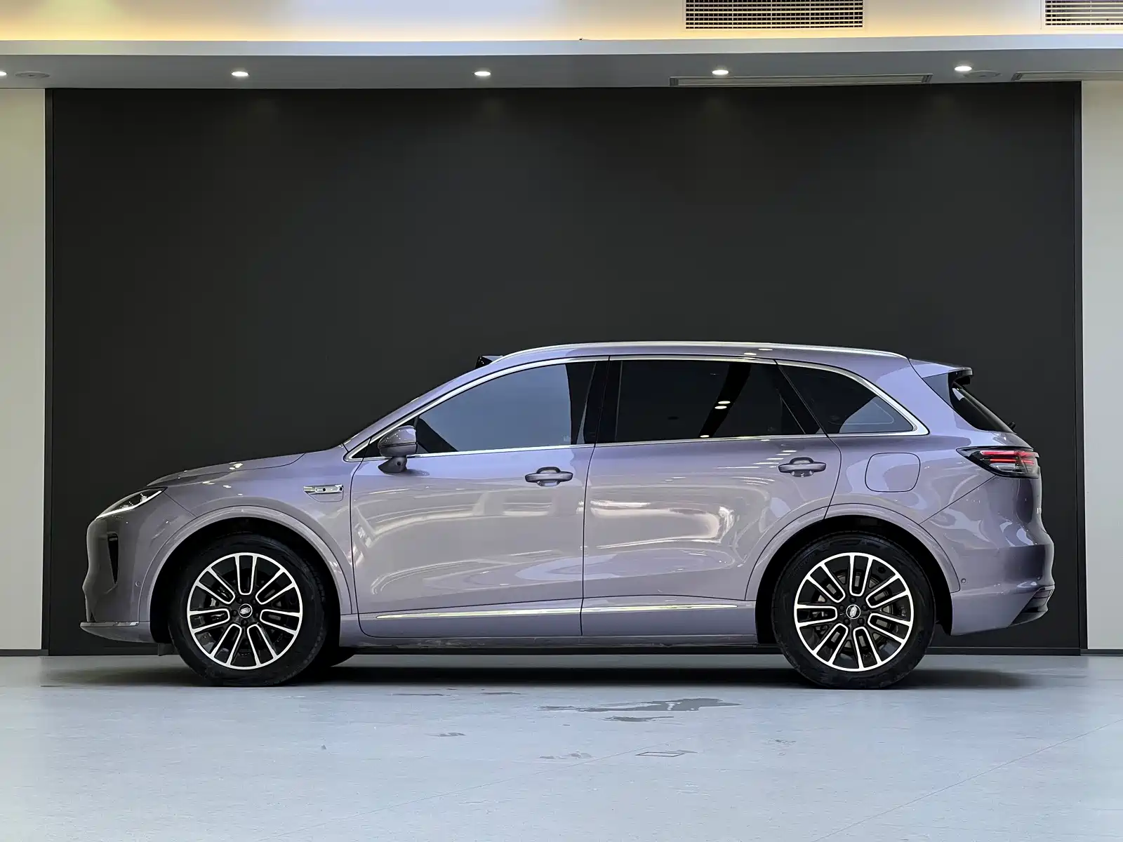Фото 2 - Shangjie SUV