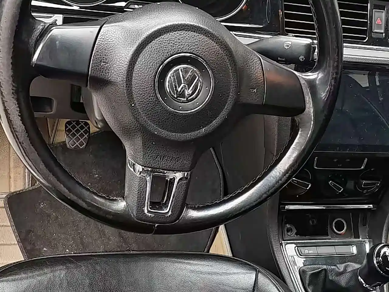 Volkswagen Bora 2013 1.6L Manual Comfort Model фото 11