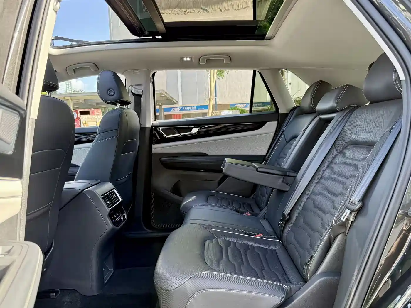 Volkswagen Teramont 2022 Teramont X 330TSI 2WD Premium Luxury фото 7