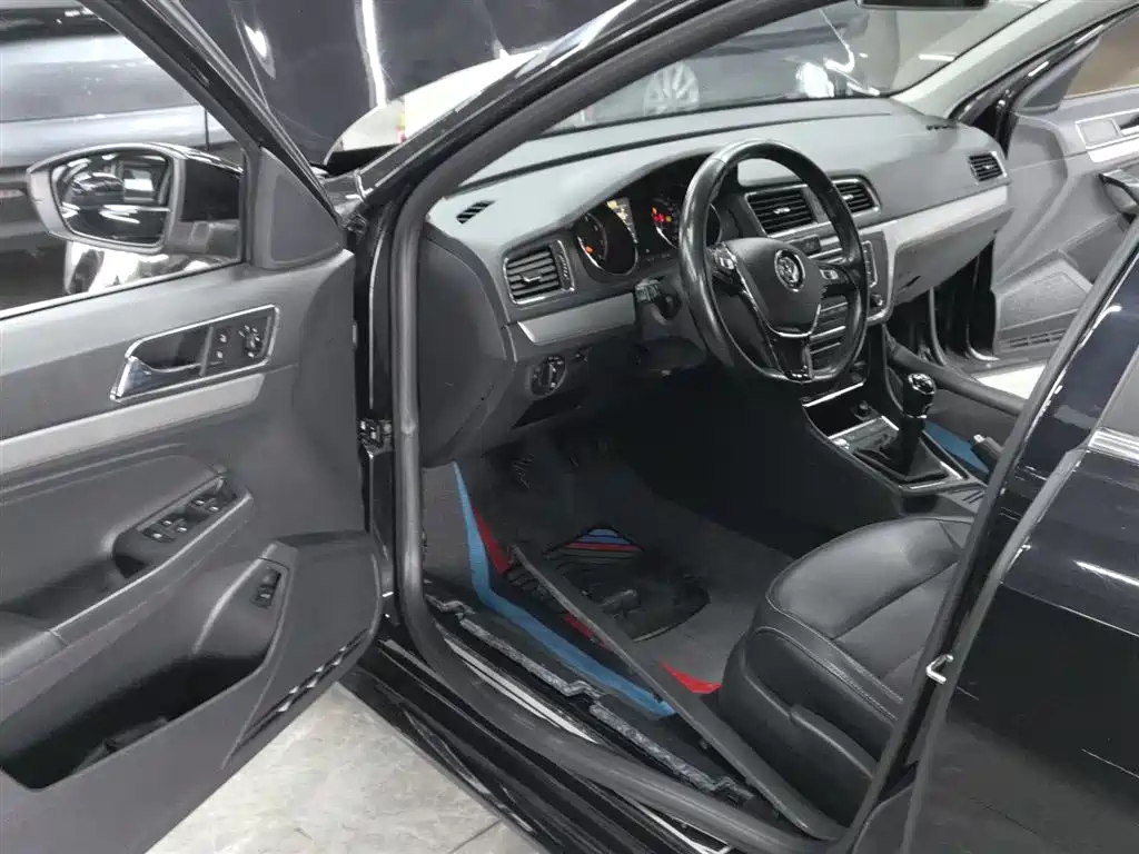 Volkswagen Lavida 2017 1.6L Manual Comfort Edition фото 20