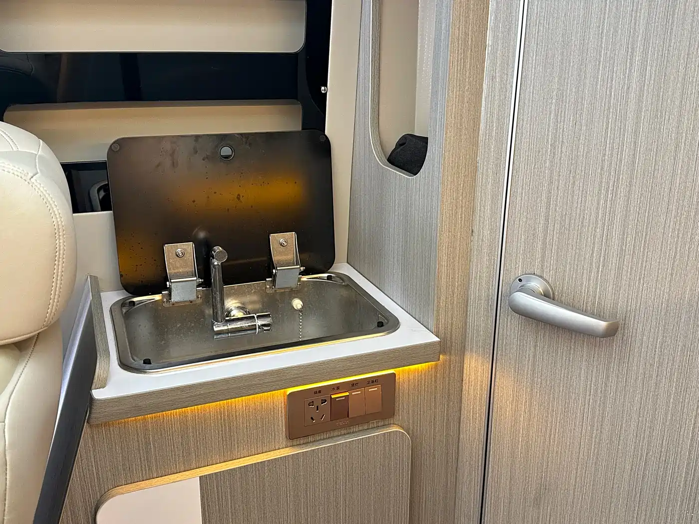 Ford Transit 2020 2.0T Gasoline Auto Multi-Purpose Commercial Vehicle Medium Wheelbase Low Roof Dual-Swing Doors China VI фото 11