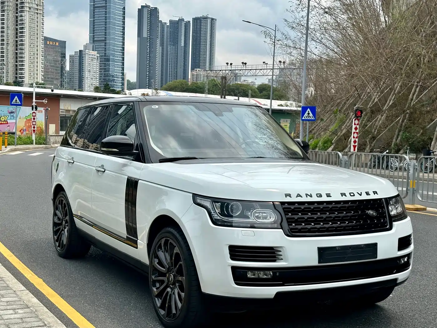 Land Rover Range Rover 2015 3.0 TDV6 Vogue фото 3