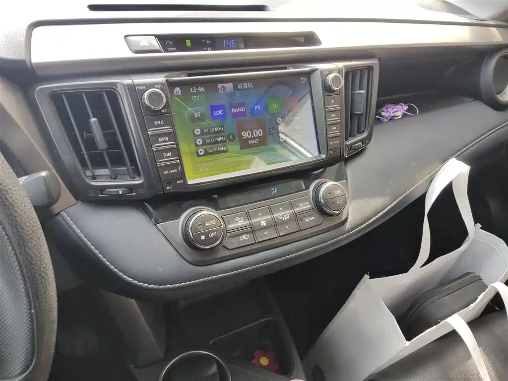 Toyota RAV4 Rongfang 2015 2.0L CVT 2WD Trend Edition фото 6