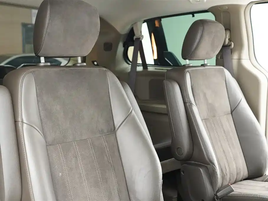Chrysler Grand Voyager (Import) 2017 2013 3.6L Luxury Edition