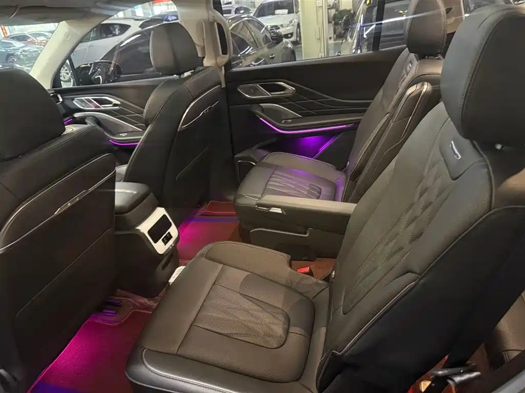 Hongqi HS7 PHEV 2024 2.0T PHEV 4WD Flagship Edition 6-seater фото 13