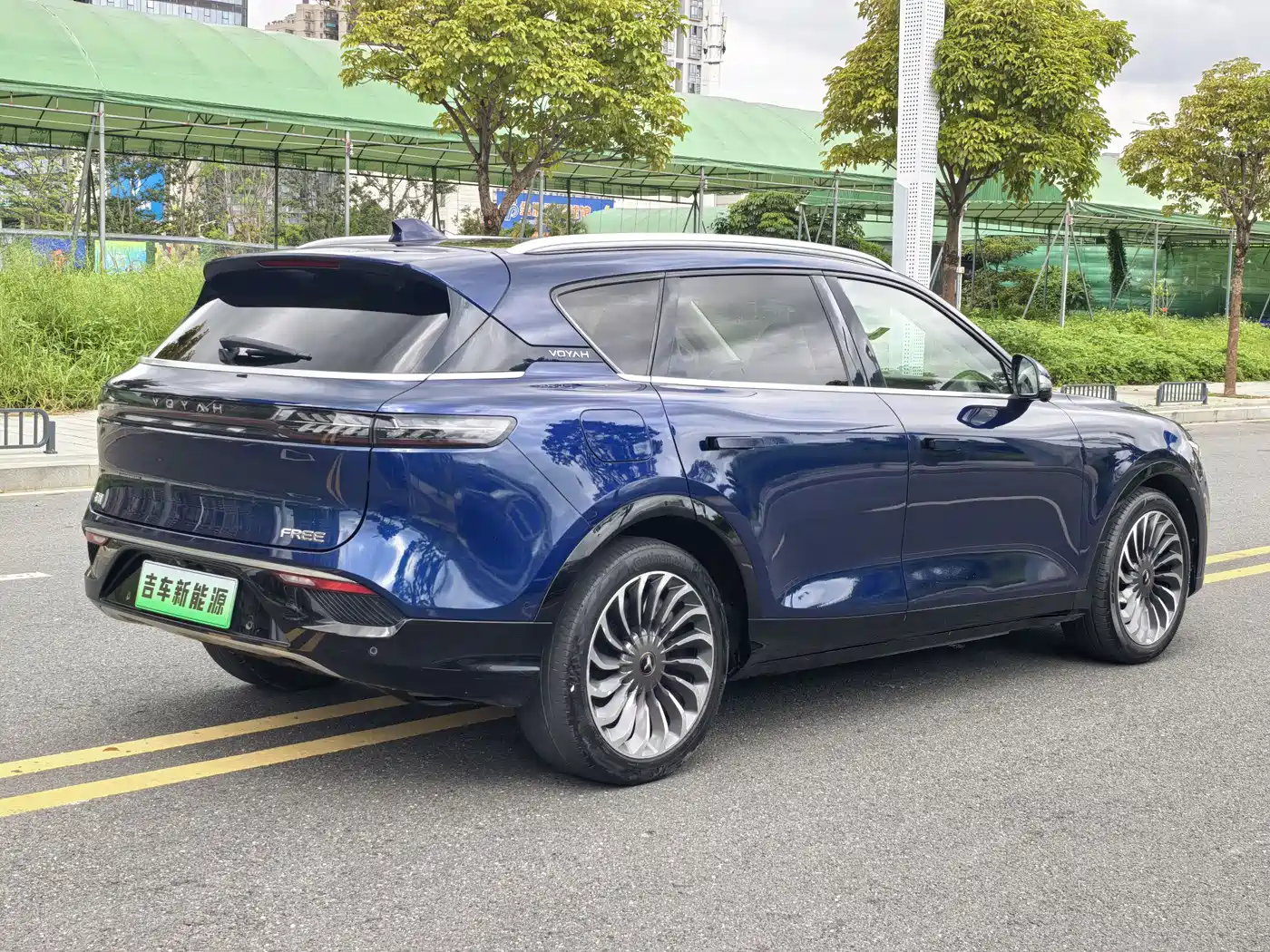 Voyah Auto VOYAH FREE 2021 AWD Standard Range Extender Exclusive Luxury Package фото 12