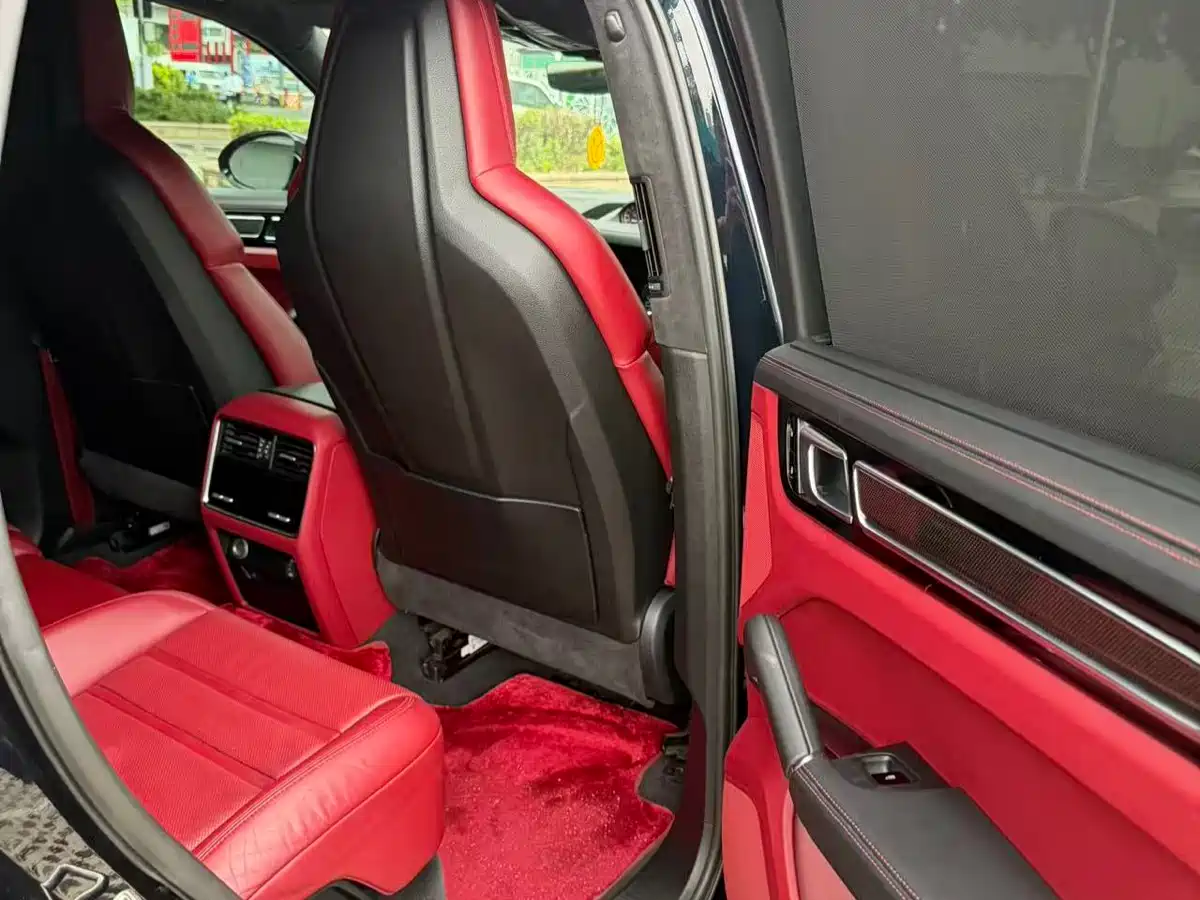 Photo 11 - Porsche Cayenne