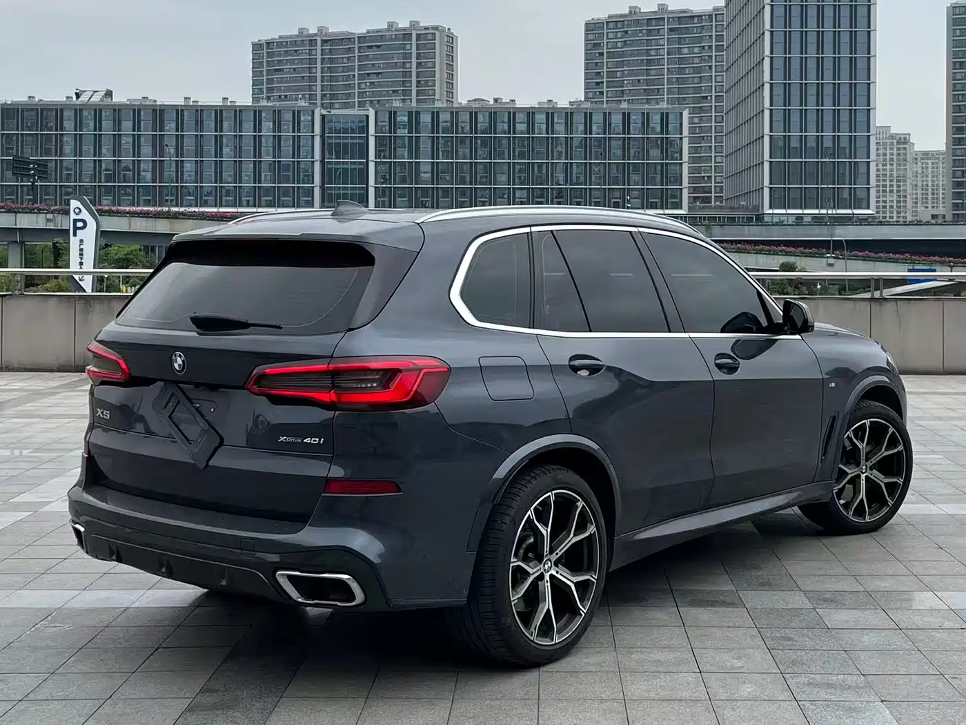 BMW X5 (Import) 2019 xDrive40i Exclusive M Sport Package фото 9