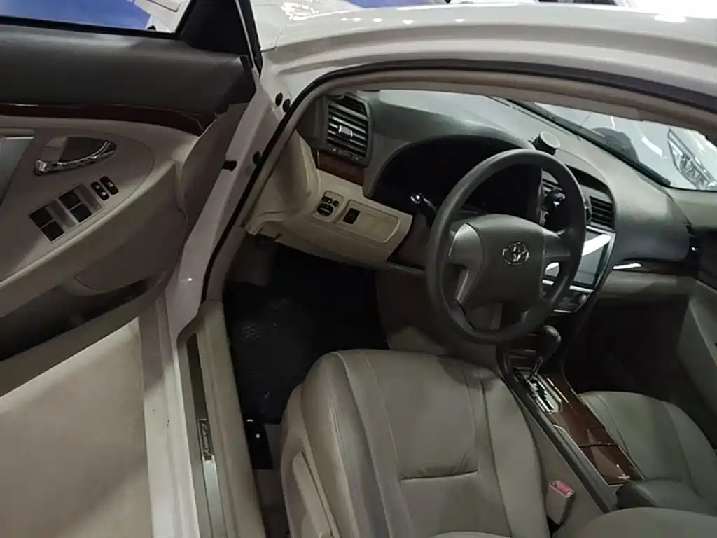 Toyota Camry 2013 200E Classic Elite Edition фото 16