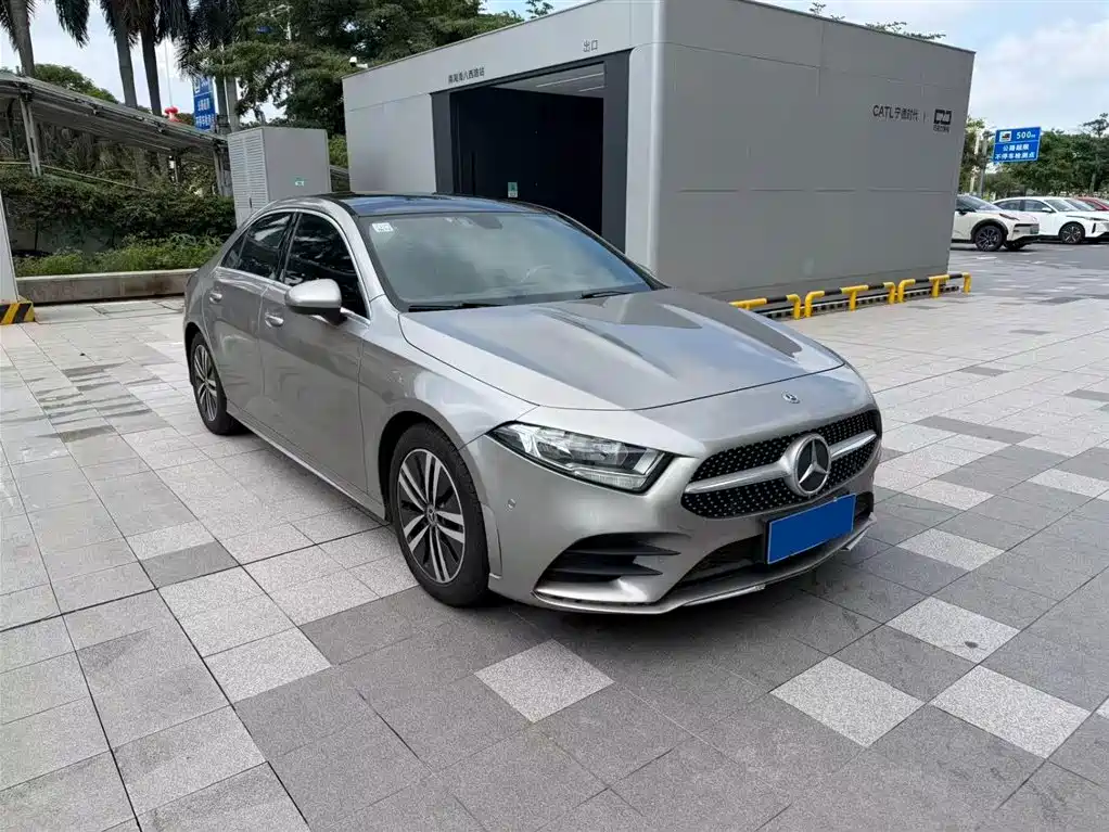 Mercedes-Benz A-Class 2019 A 180 L Sport Sedan фото 3