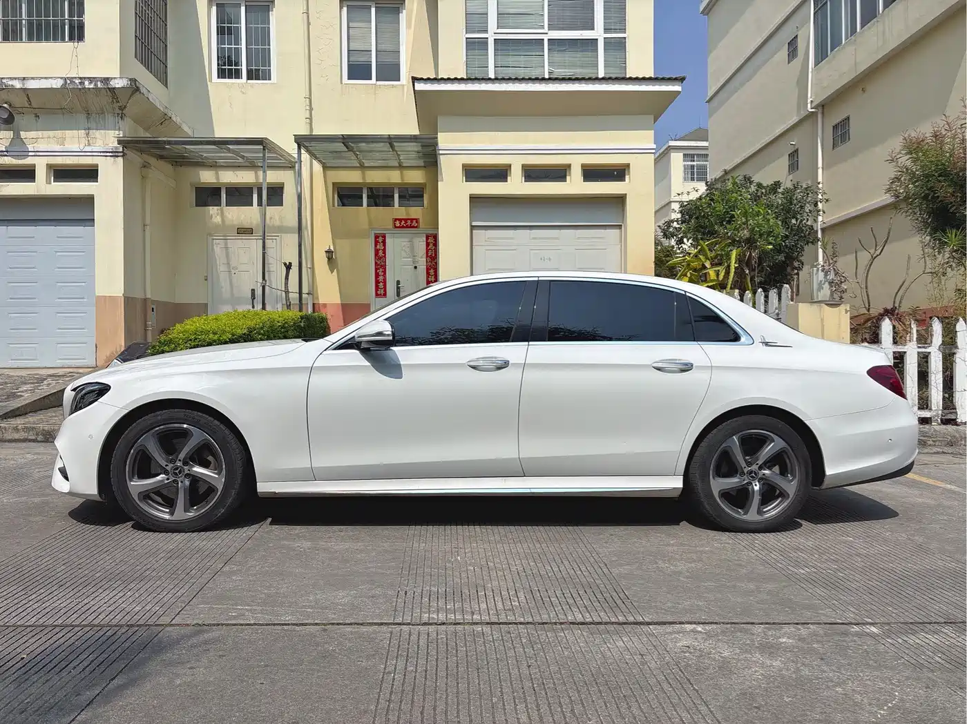 Mercedes-Benz E-Class 2017 E 200 L Sport 4MATIC фото 5