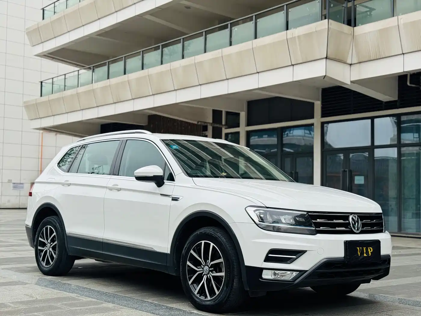 Volkswagen Tiguan L 2017 330TSI Automatic 2WD Luxury Edition фото 3