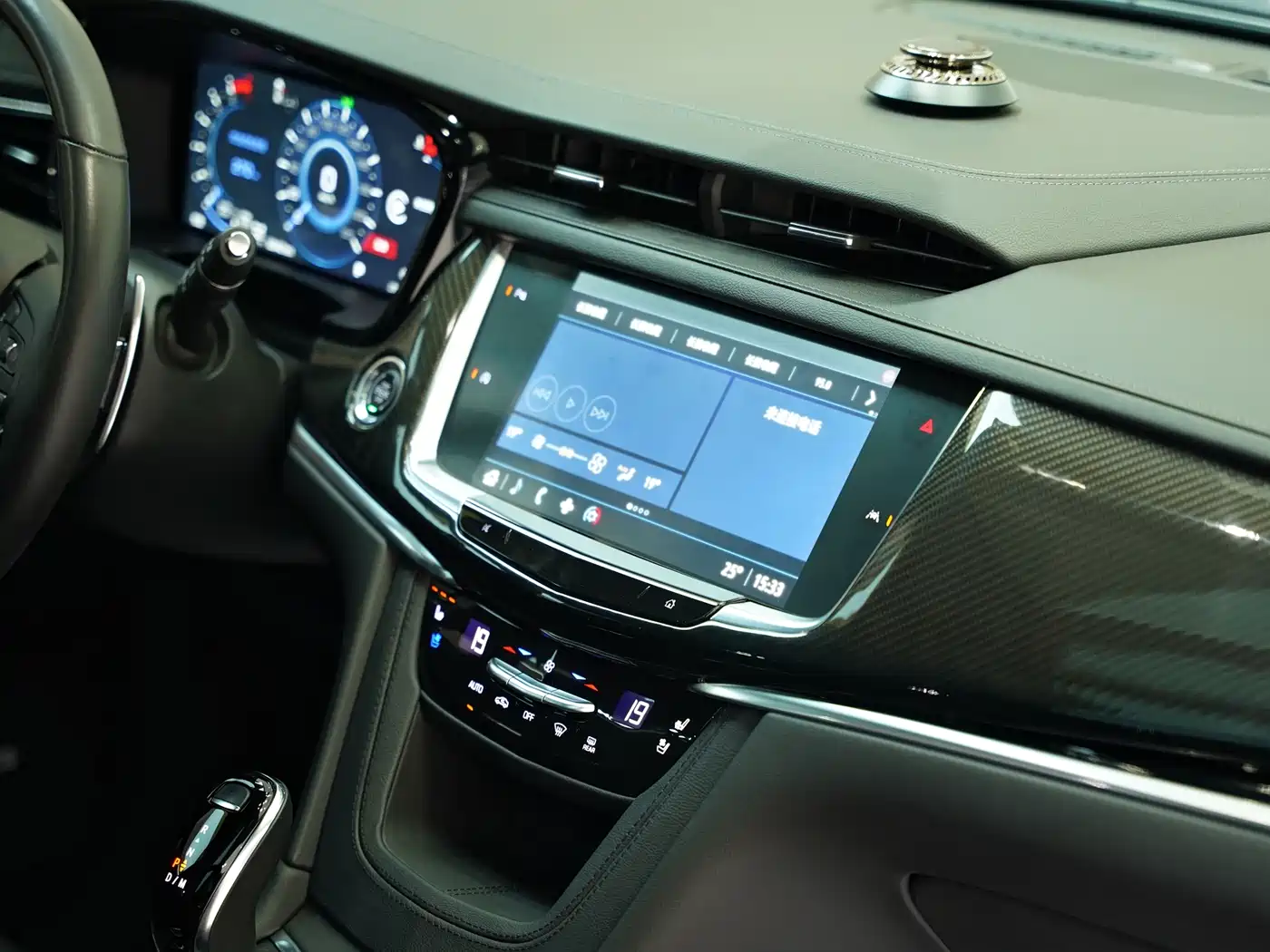 CADILLAC XT6