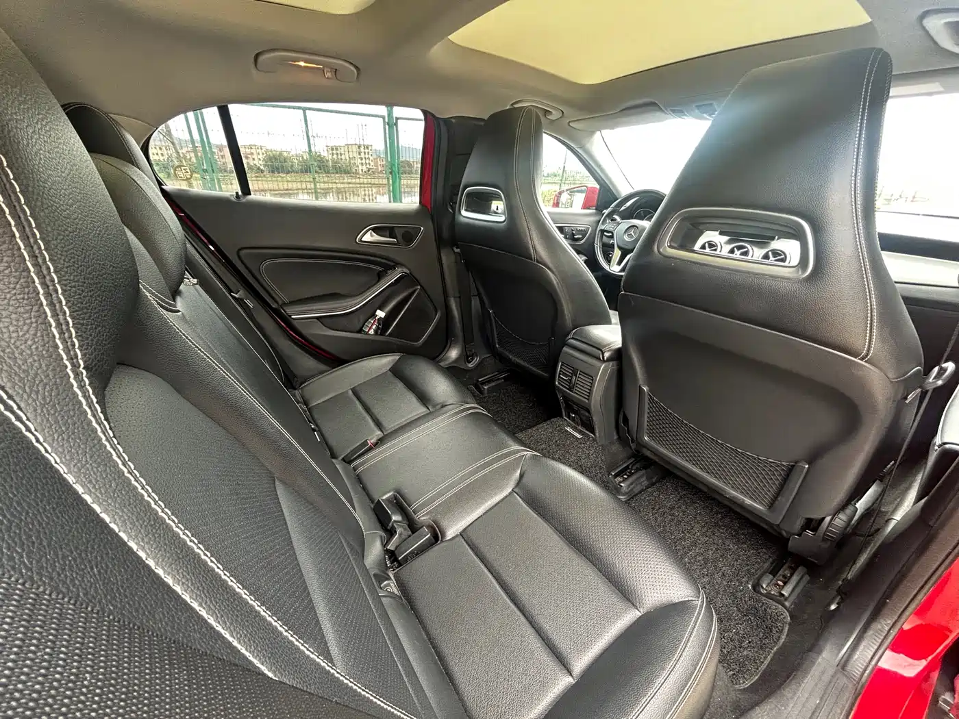 Mercedes-Benz GLA 2015 GLA 200 Dynamic фото 12