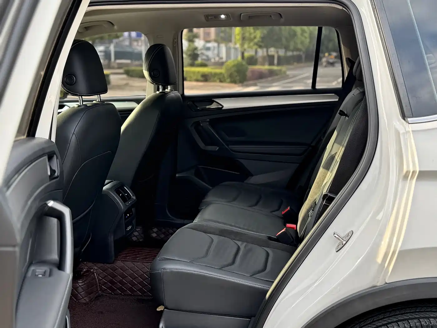Volkswagen Tiguan L 2018 Facelift 330TSI Automatic 2WD Luxury Edition фото 8
