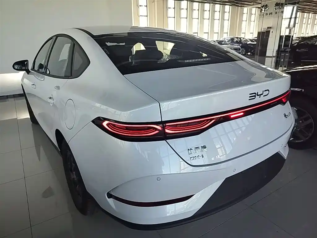 BYD Qin PLUS 2025 DM-i Smart Drive 55KM Leader фото 5