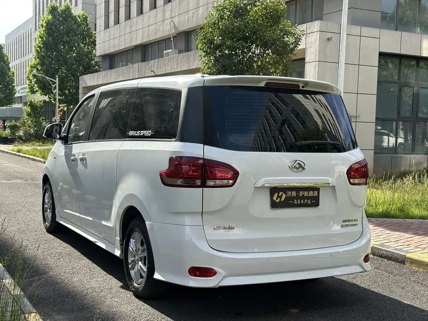 SAIC Maxus Maxus G10 2022 2.0T Auto Elite Edition Petrol 9-Seater фото 6