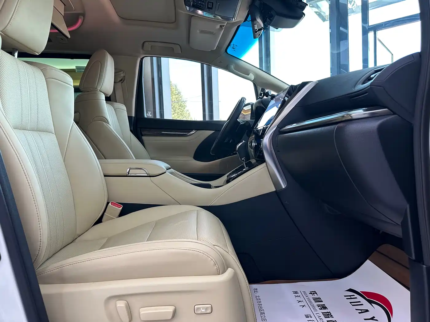 Toyota Vellfire 2021 Crown Hybrid 2.5L HV Premium Edition фото 22