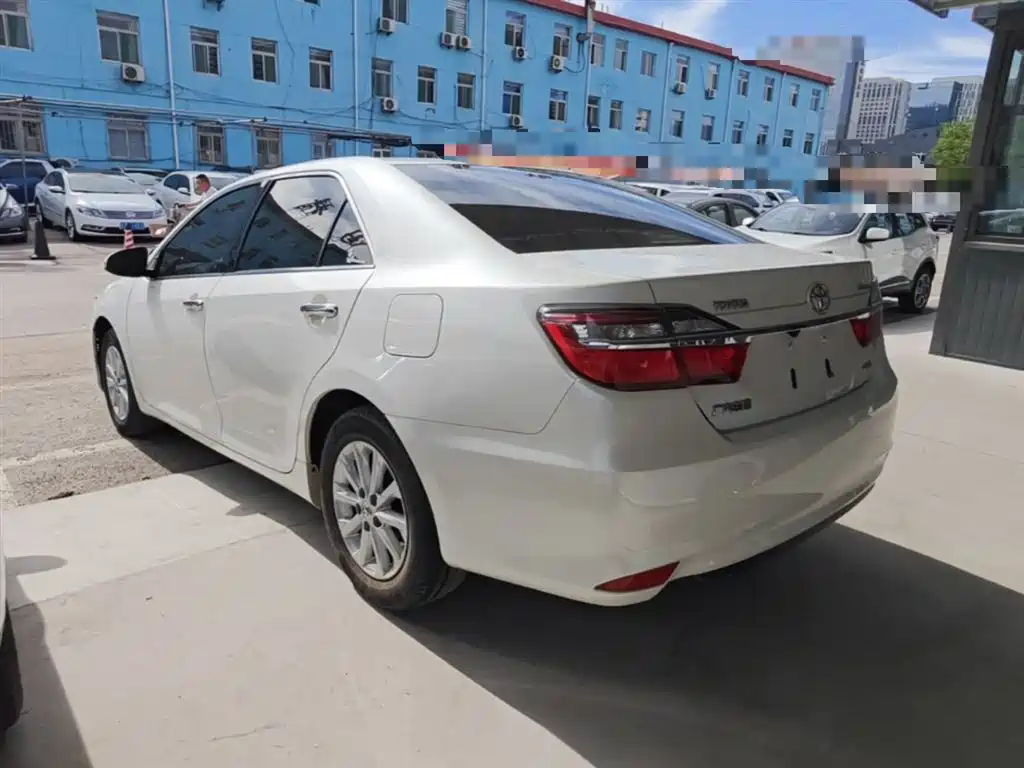 Toyota Camry 2016 2.0G 10th Anniversary Leading Edition фото 5