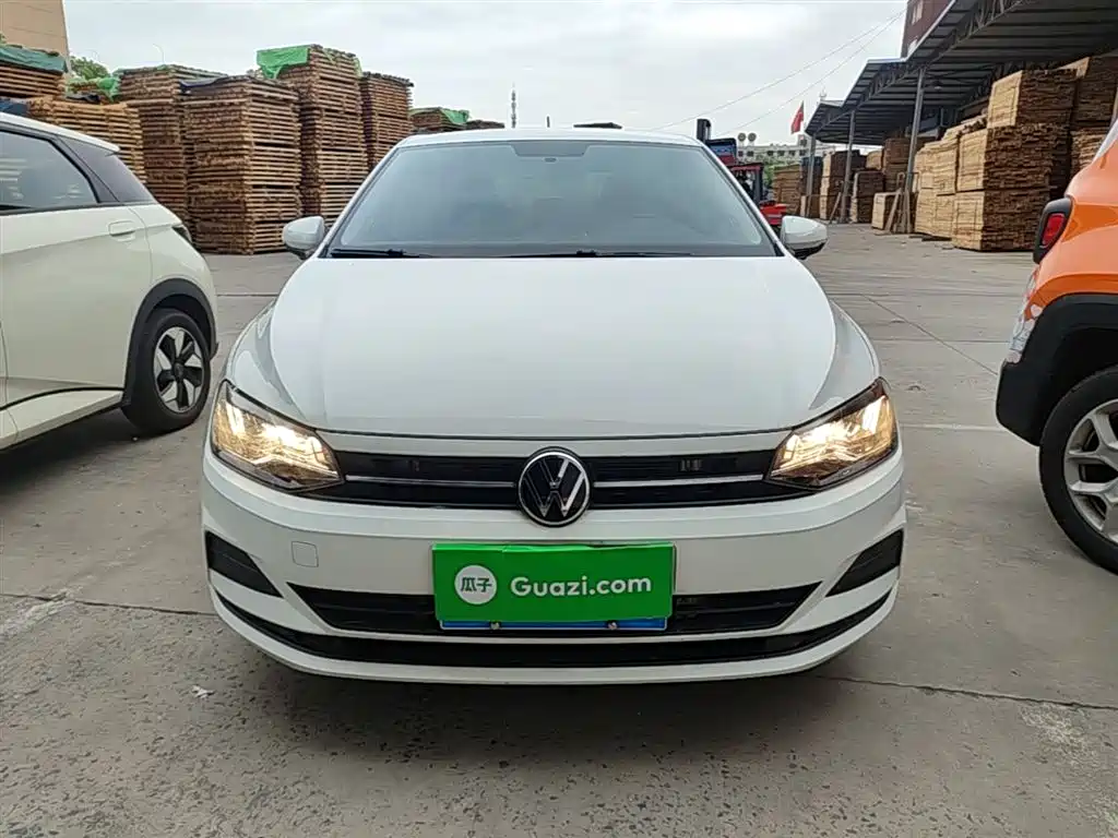 Volkswagen Polo 2023 Facelift Plus 1.5L Auto Joyful Living Edition фото 3