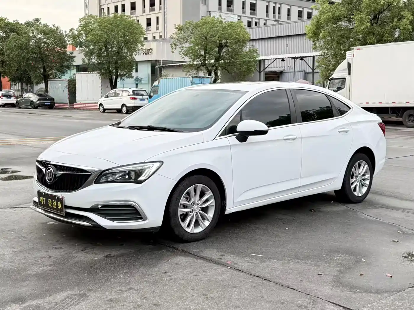 Buick Verano 2018 Sedan 20T Dual Clutch Leading