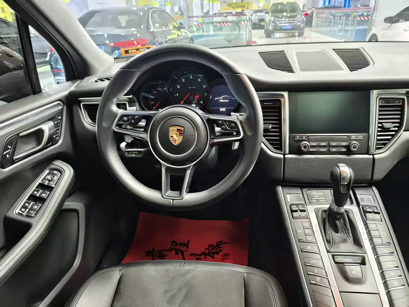 Porsche Macan 2017 Macan 2.0T фото 9