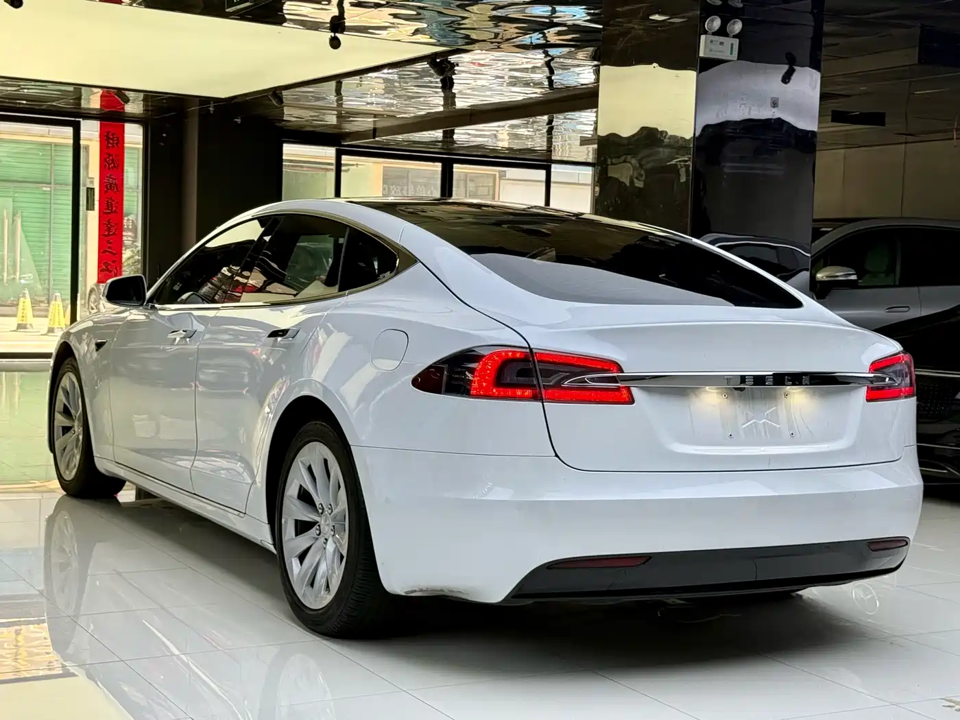 Tesla Model S 2019 2019 Long Range Version
