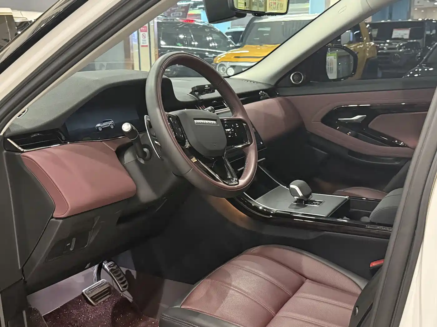 Land Rover Range Rover Evoque 2026 Range Rover Evoque L SE фото 4