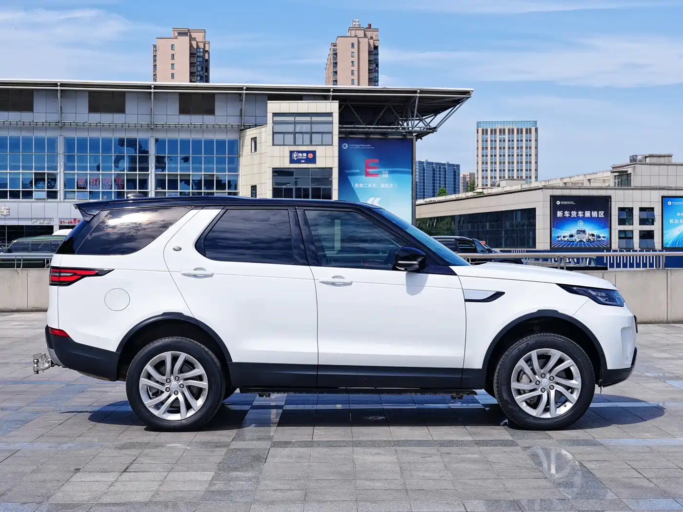Land Rover Discovery 2018 3.0 SC V6 HSE фото 3