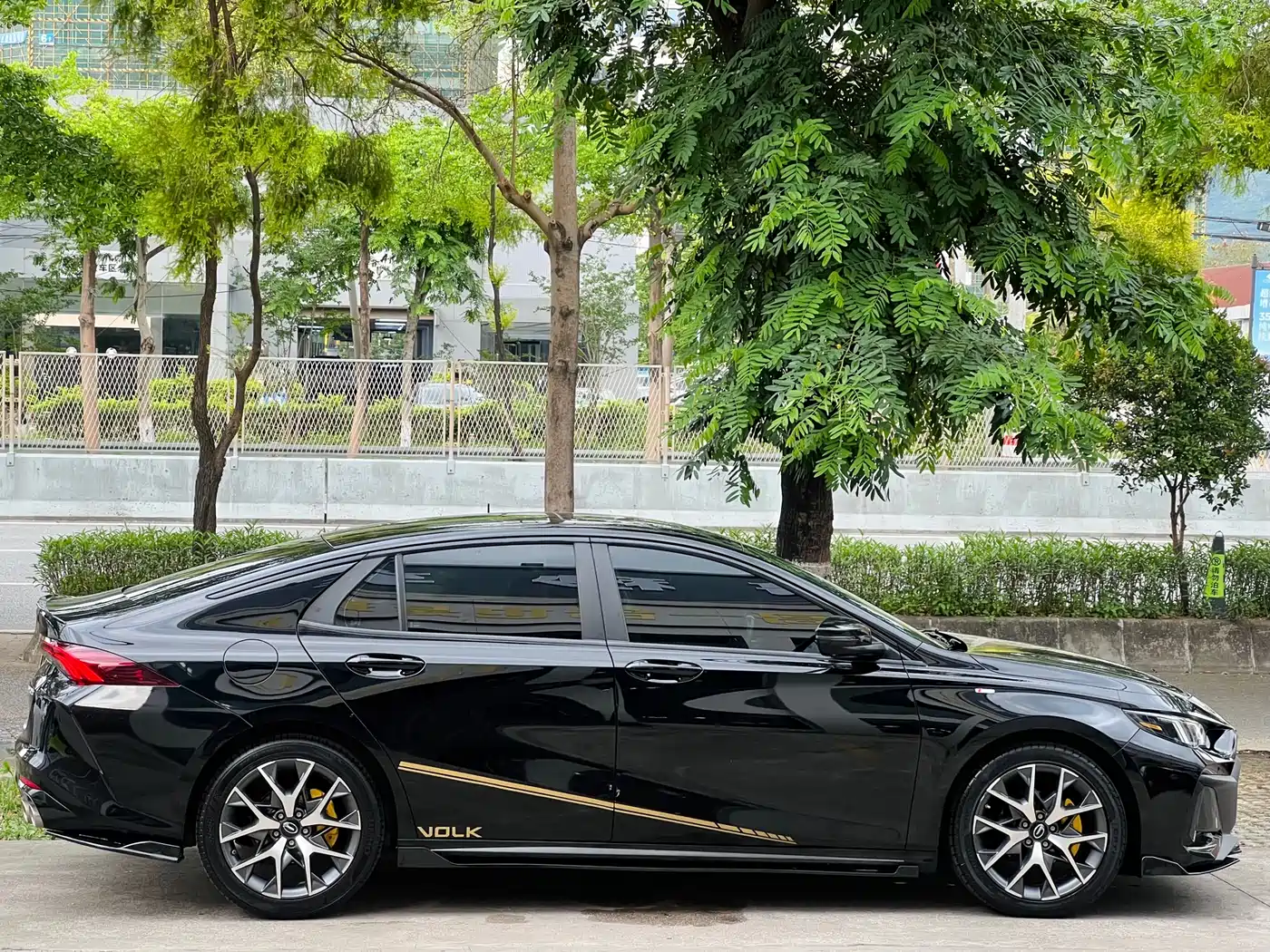 GAC Trumpchi Trumpchi Emkoo 2023 270T DCT J16 Edition фото 9
