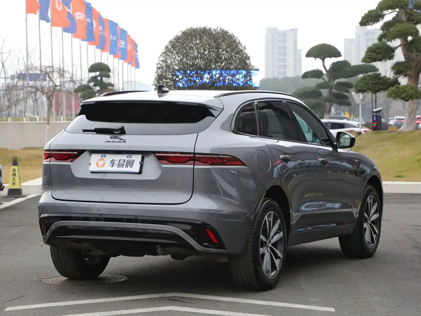 Jaguar F-PACE 2024 2024 P250 R-Dynamic SE