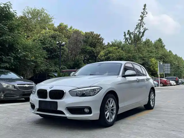 BMW 1 SERIES