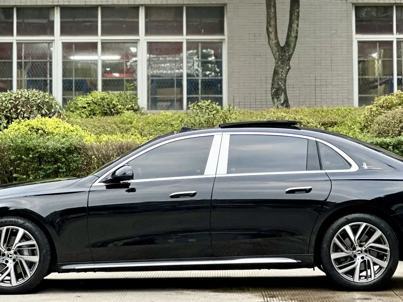 Mercedes-Benz E-Class 2024 E 300 L Fashion фото 4