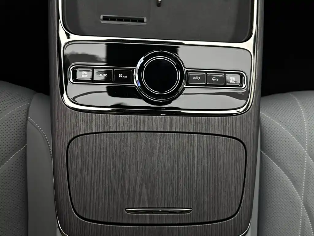 Geely Galaxy Galaxy E8 2025 700km Long Voyage Smart Drive Edition фото 14