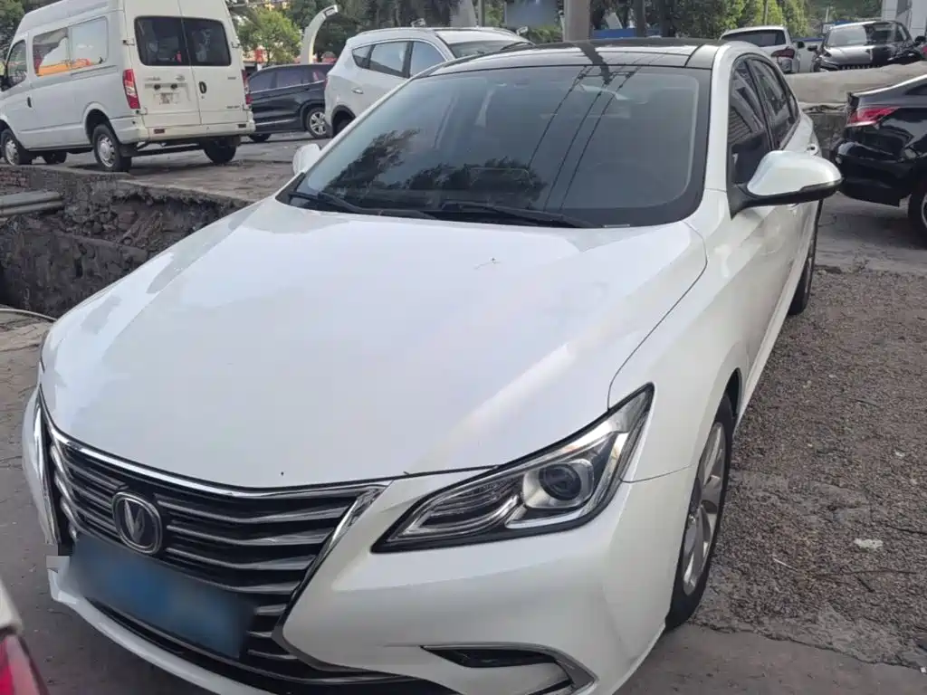 Changan Raeton CC 2019 2018 1.5T Manual Elegance Starry Sky Edition China V