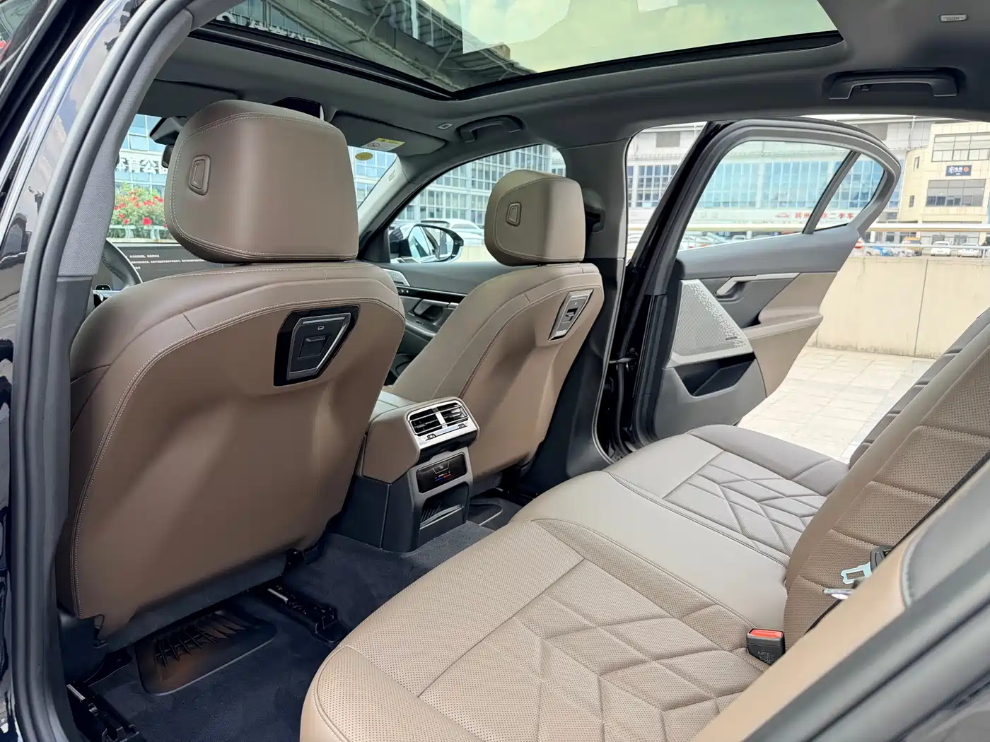 BMW 5 Series 2024 525Li M Sport Package фото 13