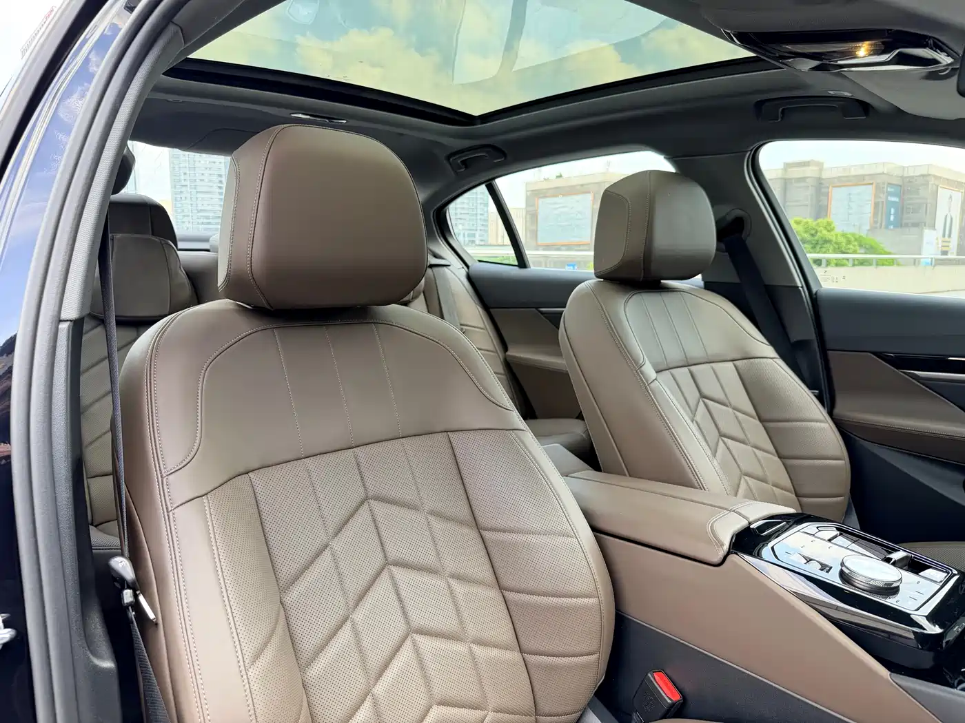 BMW 5 Series 2024 525Li M Sport Package фото 16