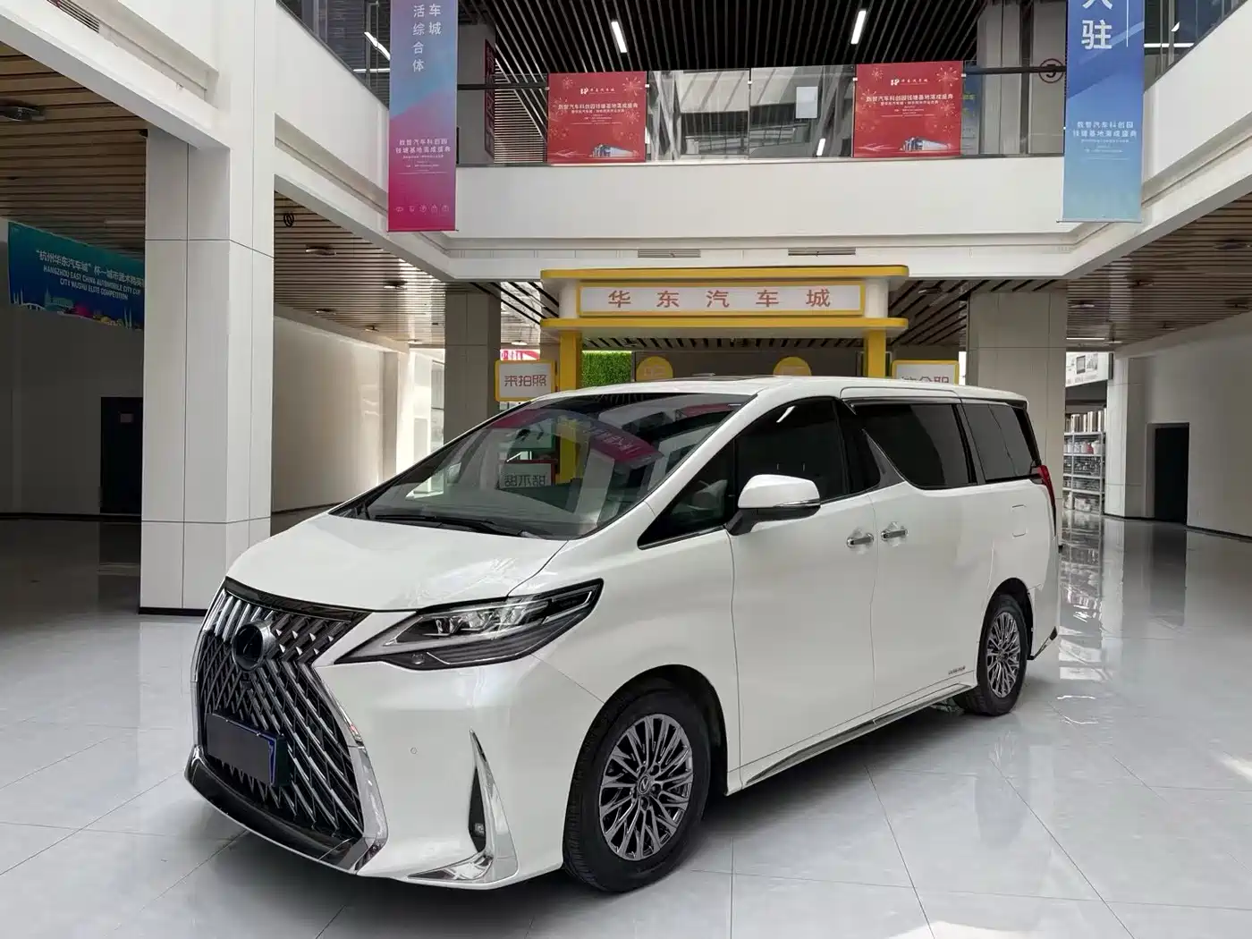 Lexus LM 2020 300h 4-Seat Imperial Edition